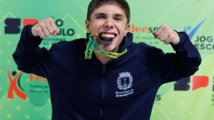 Atleta da paranatação da Fundesport brilha em São Paulo
