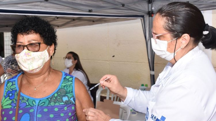 Vacina Bivalente: saiba a importância de tomar o reforço contra covid-19