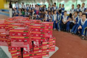 Prefeitura entrega 20 mil caixas de chocolate para alunos da rede municipal de ensino e de entidades filantrópicas