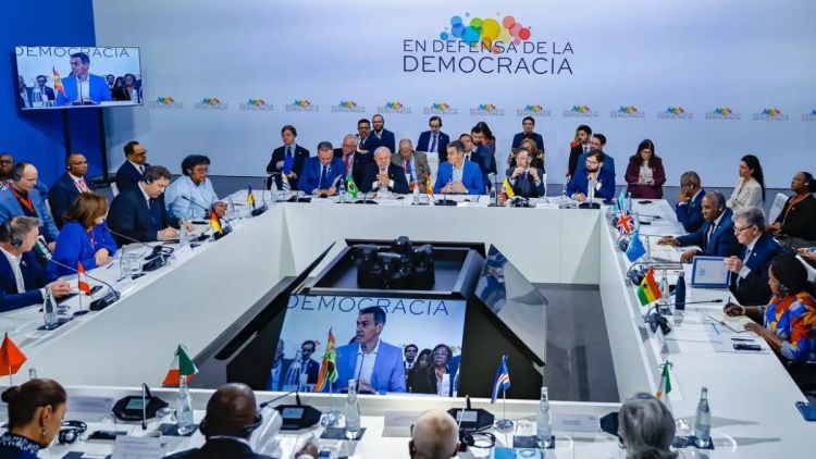 Pobres não podem pagar por irresponsabilidade das guerras, diz Lula