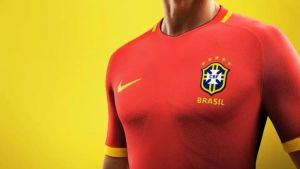 Presidente da CBF diz que produção de camisa vermelha da seleção foi interrompida