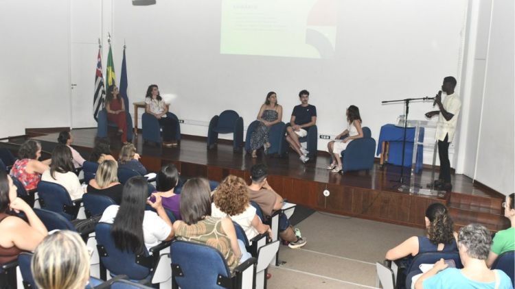 Profissionais da saúde e estudantes da UFSCar participam de simpósio sobre enfrentamento das violências no trabalho