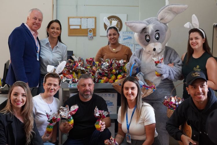 Alegria e solidariedade marcam entrega de ovos de Páscoa do Instituto Marino na Santa Casa