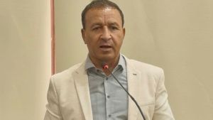 Vereador Edson Ferraz cobra ação emergencial e prioridade na operação tapa-buracos em São Carlos