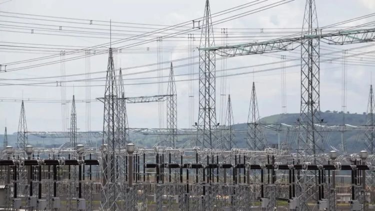 Aneel prevê três leilões de transmissão de energia em 2027