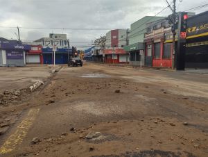 Chuva forte causa pontos de alagamentos e deixa muita sujeira em São Carlos