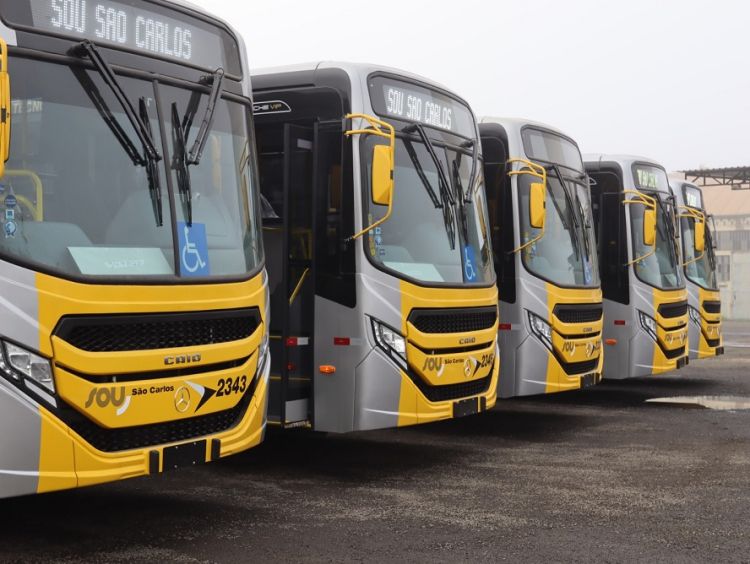 Ônibus da nova empresa de transporte coletivo chega a São Carlos