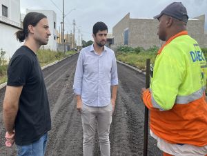 Vereadores celebram pavimentação do Parque São José