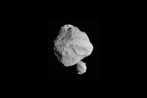 Nasa faz descoberta surpreendente ao sobrevoar asteroide considerado ‘fóssil’ do sistema solar; veja