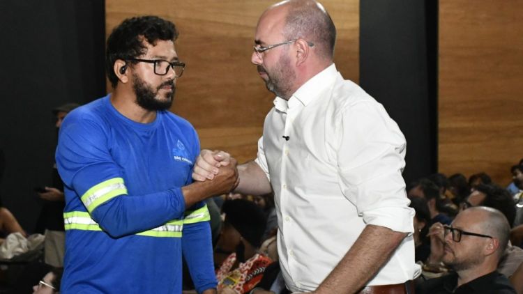 Netto Donato reforça diálogo com servidores do Saae em audiência