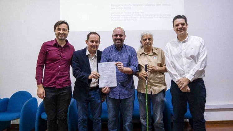 São Carlos inicia plano para ampliar arborização urbana e superar os atuais 27% de cobertura verde