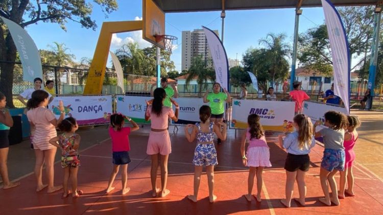 Instituto Rumo leva o “Brincando na Praça” com esporte e lazer gratuitos para São Carlos neste domingo (17)