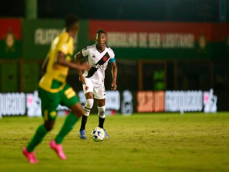 Com interino, Vasco bate Cuiabá e encerra série de 10 jogos seguidos sem vencer no Brasileirão