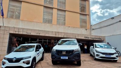 Prefeitura entrega veículos para reforça serviços da saúde e do Procon
