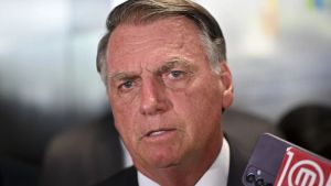 Moraes decreta prisão domiciliar de Jair Bolsonaro