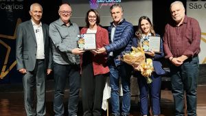 Teatro lotado e emoção marcam palestra de Ana Carolina, mãe de Isabella Nardoni, em evento promovido pela Câmara Municipal e Colégio Diocesano La Salle