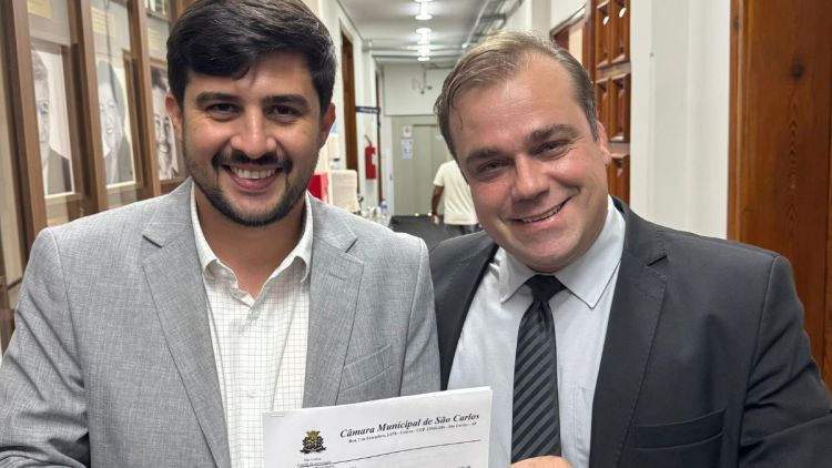 Vereadores Bruno Zancheta e Gustavo protocolam projeto de lei para aumentar a multa dos fios sem uso em São Carlos