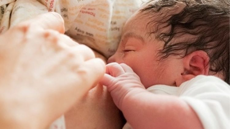 Terapia a laser alivia dores da amamentação e evita desmame precoce