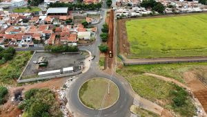 Jardim Ipanema recebe nova pavimentação na rua Miguel Petrucelli