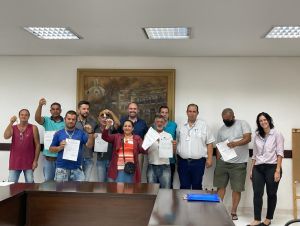 Prefeitura entrega chaves de mais 7 boxes para trabalhadores do comércio ambulante