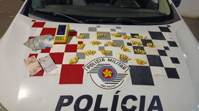 Adolescente é apreendido com 85 pinos de cocaína em ponto conhecido pelo tráfico em Brotas