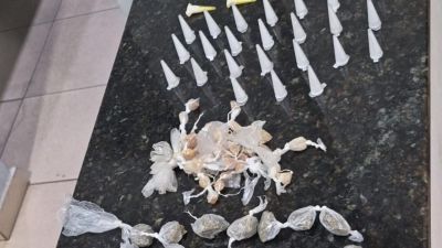 Polícia Militar apreende drogas e máquina de cartão durante patrulhamento no Cidade Aracy