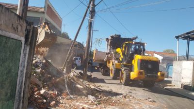 Prefeitura intervém em imóvel abandonado com risco de desabamento na Vila Isabel