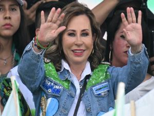 Eleição na Guatemala surpreende com azarão e ex-primeira dama no 2º turno