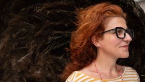 Biblioteca Municipal de São Carlos recebe escritora Gabriela Romeu em encontro do clube de leitura infantil