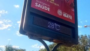 Prefeitura de Ibaté realiza a restauração do relógio da Praça Central