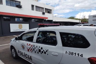 PM detém homem com arma de fogo na cueca