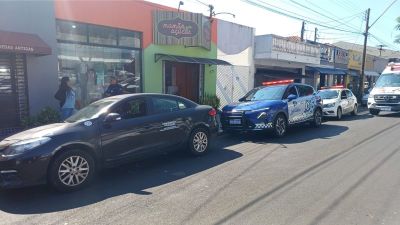 Operação fiscaliza comércios de celulares na Vila Prado