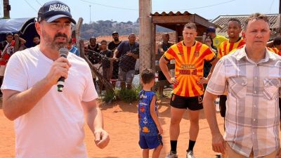 Prefeito Netto Donato assina ordem de serviço para início das obras do campo do raspadão