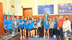 Vereador Edson Ferraz entrega Moção de Congratulação às bicampeãs da ASF/Unicep São Carlos Futsal Feminino