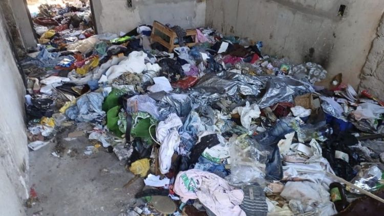 Secretaria de Serviços Públicos realiza limpeza de imóvel abandonado no Jardim Cruzado