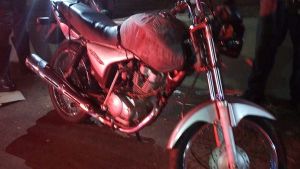 Motociclista é impedido de seguir viagem após ser encontrado embriagado na rotatória do Cruzado