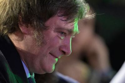 Javier Milei recua e corre contra o tempo para aprovar pacotão de reformas