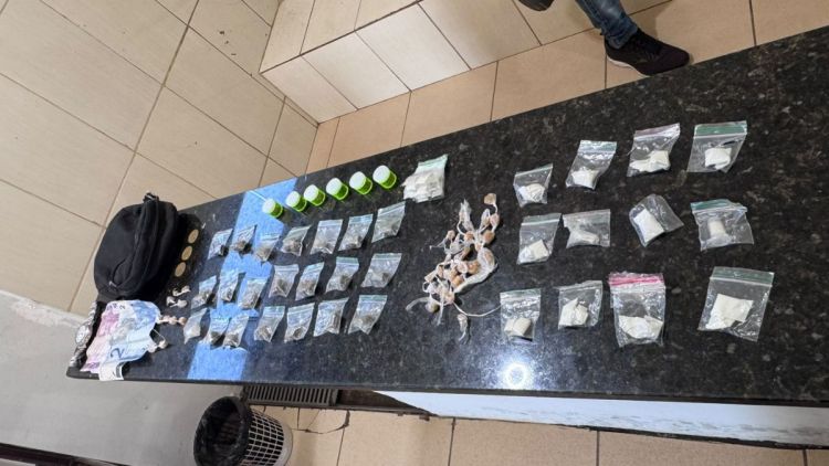 Polícia Militar prende suspeito com drogas durante abordagem em São Carlos