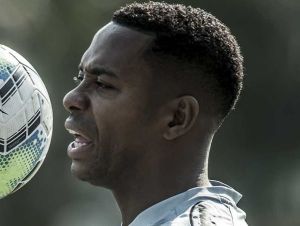 Robinho sugere entregar passaporte em ação do STJ que pode levá-lo à prisão