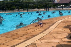 Alunos com deficiência passam o dia em clube recreativo da cidade