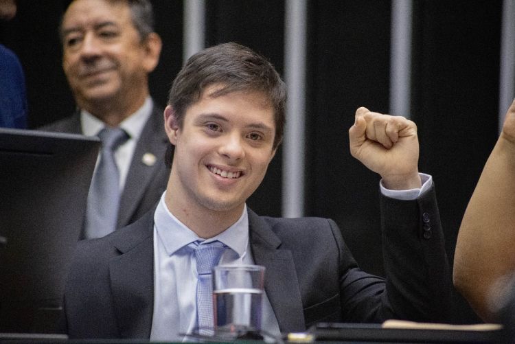 Influenciador goiano com síndrome de down, João Vitor vem a São Carlos para palestra inédita