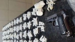 Casal é preso pela Força Tática com drogas e arma na Vila Prado, em São Carlos