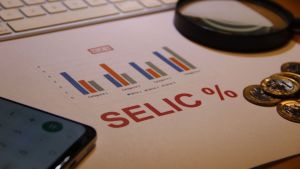 Mercado reduz projeção da Selic para 13,50%