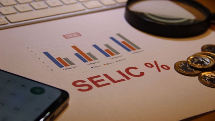 Mercado reduz projeção da Selic para 13,50%