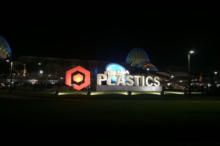 Nos Estados Unidos, empresas são-carlenses marcam presença na maior feira de plástico do mundo
