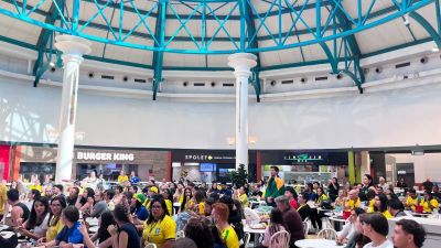 Shopping São Carlos funciona das 10h às 16h30 neste domingo e transmite o jogo Brasil
