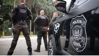 Polícia Civil de São Paulo apreende materiais usados para falsificar bebidas durante operação em Bauru