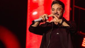 Wesley Safadão comemora aniversário no palco do Garota VIP RJ e canta para mais de 40 mil pessoas no Engenhão