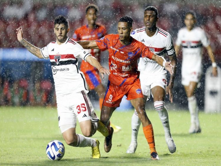 São Paulo vence Puerto Cabello no Morumbi e ameniza pressão sobre Rogério Ceni