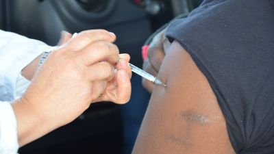 São Carlos inicia nesta terça a vacinação contra a dengue para a população geral com 59 anos